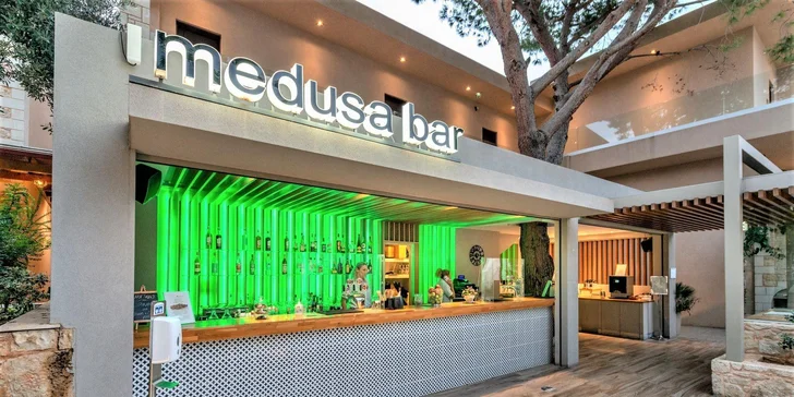 Nápoje vám po celý den zajistí hlavní bar i bary na pláži a u bazénů. 