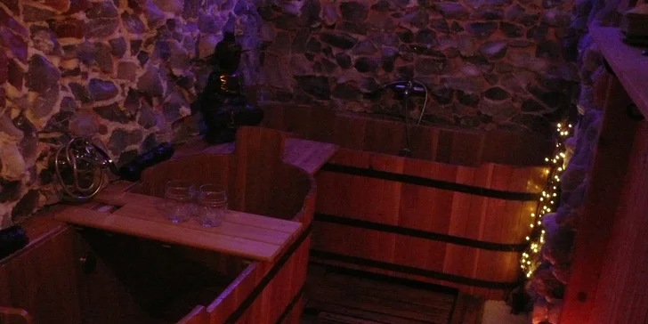 Po koupeli se zabalte do županu či deky, usaďte se do křesílek a odpočiňte si za zvuku relaxační hudby.
