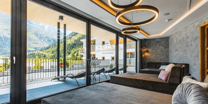 Hotel Vier Jahreszeiten Pitztal je umístěn v 1700 m n. m. a má panoramatickou wellness zónu. 