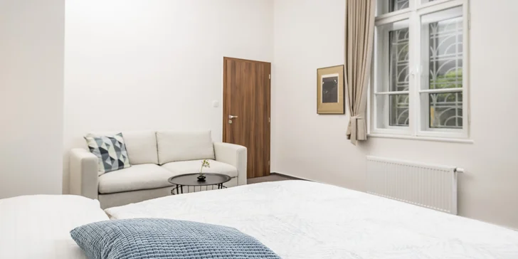 Z pôvodne riaditeľovej vily sa citlivou rekonštrukciou nevytratilo jej pôvodné čaro, naopak vďaka vysoko kvalitným materiálom pribudol komfort. (na fotke Apartmán č. 4)