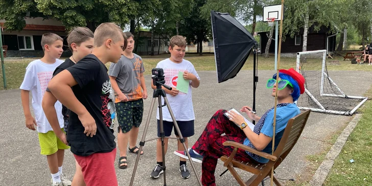 Súčasťou tábora je výučba strihu, réžie a grafiky na profesionálnych programoch.