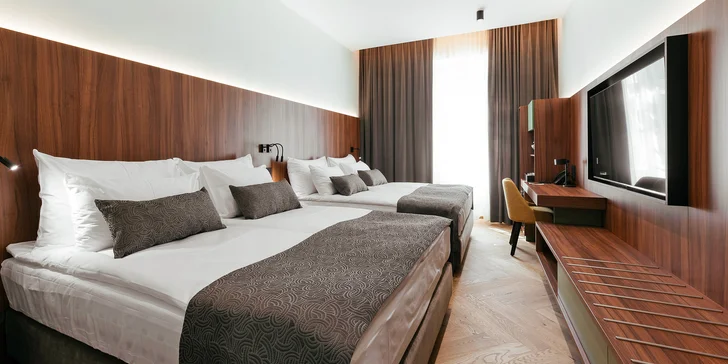 Ubytováni budete v Hotelu Švicarija**** vedle lázní.