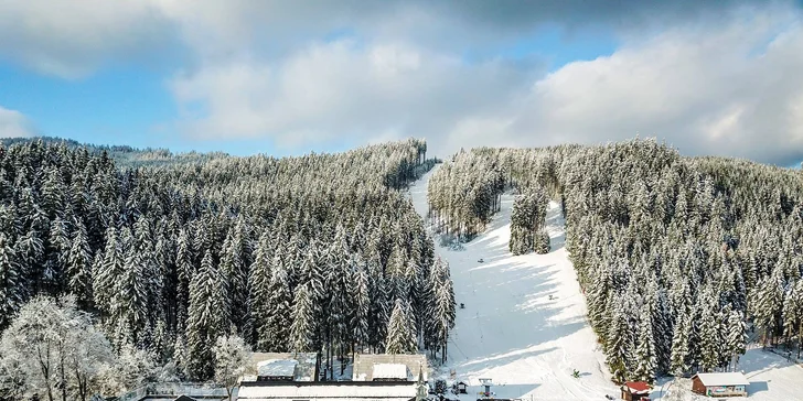 Skiareál Bílá je hnedle za hotelem. I zde využijete Beskydy Valašsko Card.