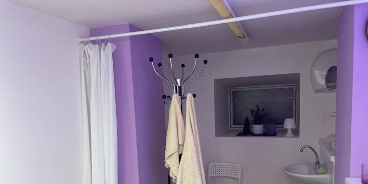 Permanentka má platnost 6 měsíců od data vydání, takže žádný spěch.