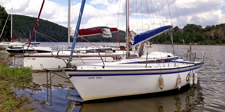 3hod. plavba jachtou s kapitánem v Praze nebo na Orlíku vč. zapůjčení paddleboardů i privátní pronájem