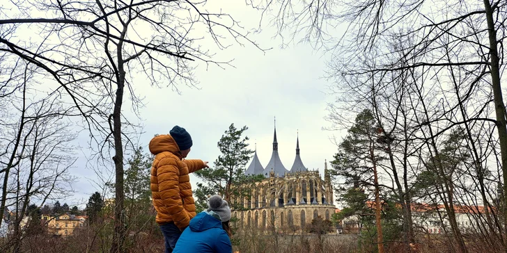 Střední obtížnost je určena pro začínající nebo středně pokročilé únikovkáře. Doporučujeme od 15 let.