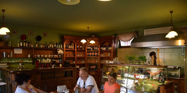 V restauraci vám nabidnou i dobrá vína.