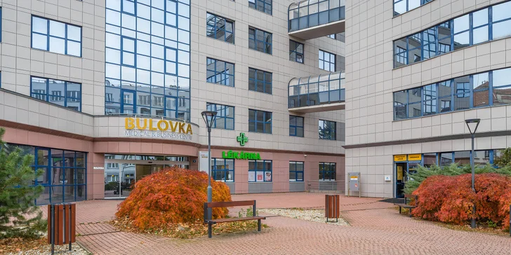 Ordinaci najdete v Bulovka medical & business centre v Libni. 