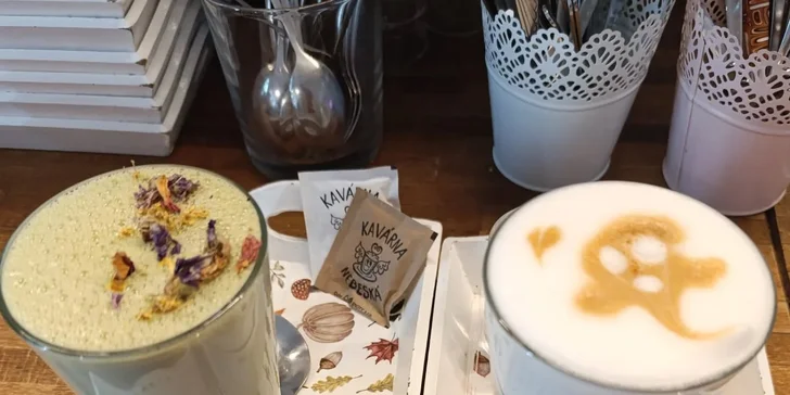 Dopřát si můžete i čaj nebo domácí limonádu.
