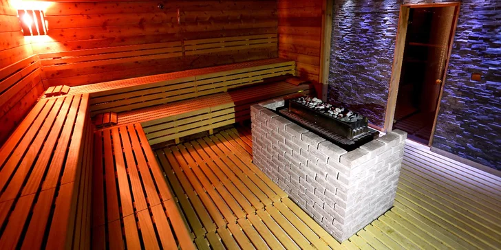 Všechny balíčky zahrnují vstup do wellness. Prostorná finská sauna je až pro 30 osob. 