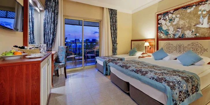 V 5* hotelu vám připraví dvoulůžkový pokoj Standard s možností přistýlky s výhledem do zahrady. Za příplatek si můžete zvolit i prostornější pokoj.