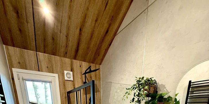Koupelna se sprchou a WC je samozřejmostí.