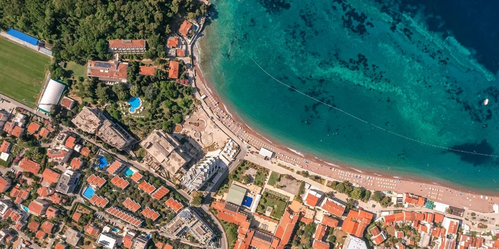 Dovolenka v Čiernej Hore pre 2-5 osôb: hotel 450 m od mora, raňajky aj bazén