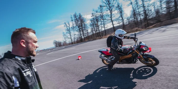 Zvolit můžete kurt Start, a pokud jste moto-dáma, pak vás jistě potěší varianta kurzu, na kterou mohou jen ženy. 