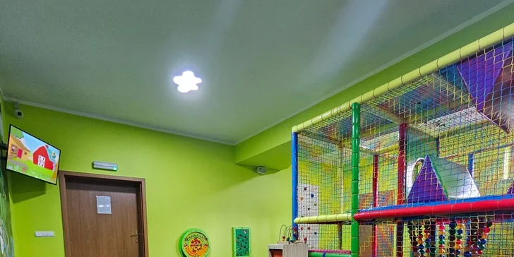 Do herny mají děti volný vstup, dospěláci si zase zahrají kulečník. 