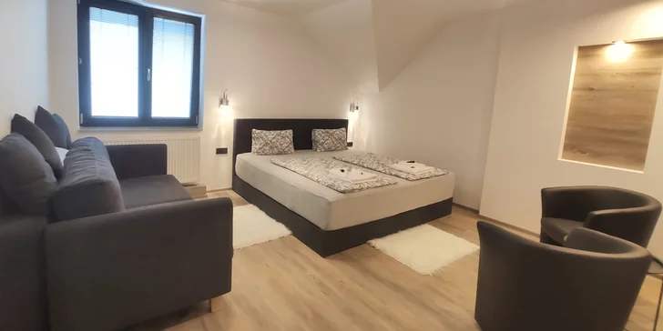 Čeká vás ubytování v luxusním apartmánu s vlastní vířivkou.