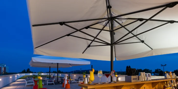 Kromě toho tu najdete panoramatickou střešní terasu Perla.