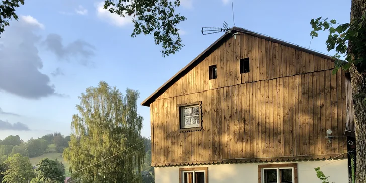 Z domu i zahrady jsou nádherné výhledy na hory.