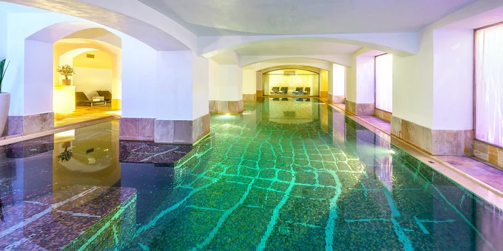 V rámci variant s ubytováním v pokojích Premium XL máte po celou dobu volný vstup do nádherného wellness centra. 