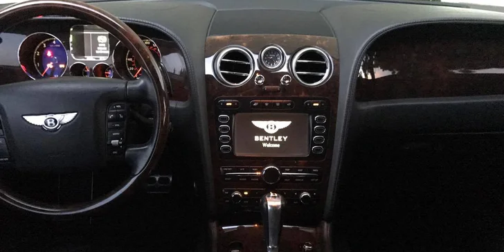 Luxusní interiér a silný motor s 569 koňmi z vás udělá krále silnic.