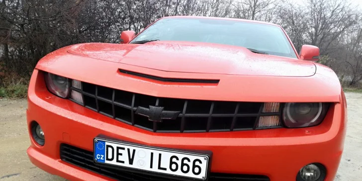 Sytě červená barva, ostře řezané rysy a poznávací značka DEVIL666 –  bude to po čertech rychlá jízda!