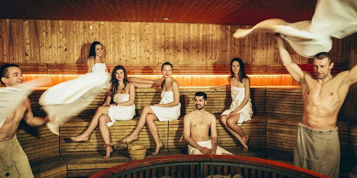 Počas pobytu môžete navštíviť aj Saunový svet, ktorý je najväčším dvojpodlažným wellness centrom. Nájdete tu vitálny svet plný kontrastov v znamení živlov ohňa a vody.