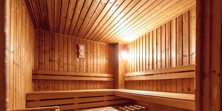Nechybí ani sauna či venkovní vířivka.