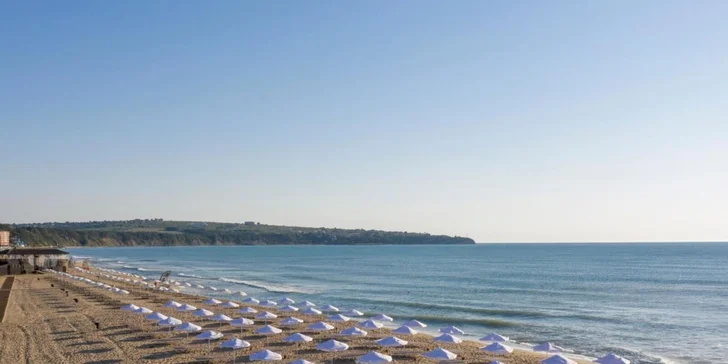 Přímo u hotelu na vás čeká soukromá písečná pláž.
