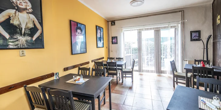 Těšit se můžete i na domácí palačinky s ovocem a šlehačkou a espresso.
