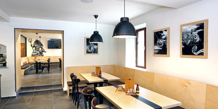 K pochoutce sedne Gambrinus 10°, Radegast 10°, Kozel 11°, Plzeň 12° nebo nealkoholický Birell.