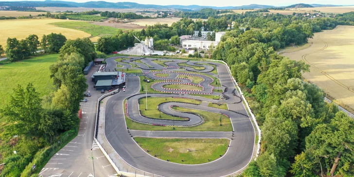 Motorsport Aréna Hořovice nabízí vůbec nejdelší venkovní trať v Česku.
