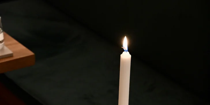 Vůně svíček, čerstvé květiny a relaxační hudba navodí příjemnou atmosféru.