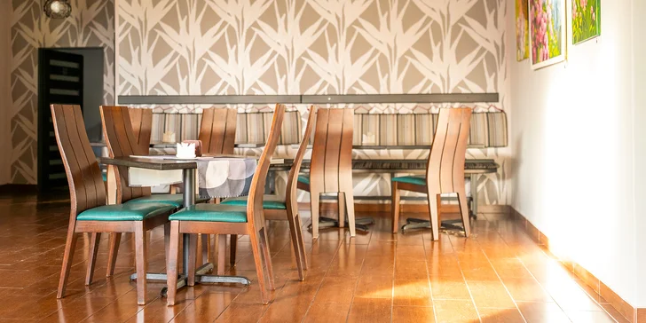 Elegantní restauraci najdete v centru Šenova – jen asi 150 m od Radničního náměstí.
