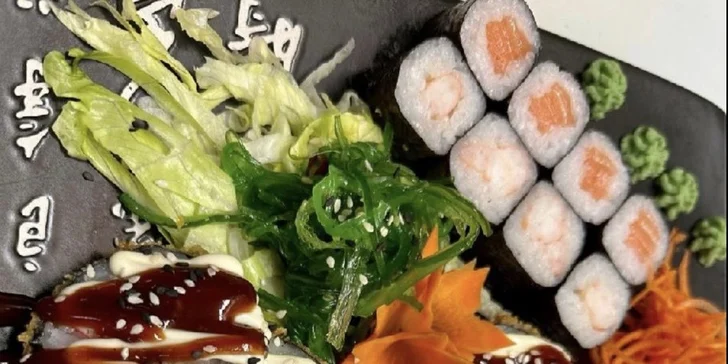 Všechny sushi sety jsou navíc doplněné o salát z mořských řas, wasabi, zázvor a sójovou omáčku.
