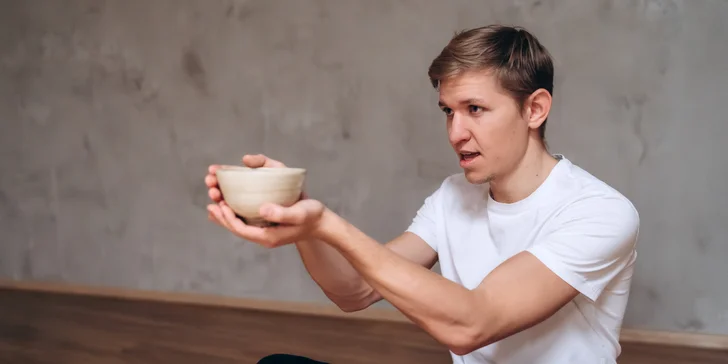 Workshopem vás provede zkušený lektor a milovník čaje Lukáš Adam.