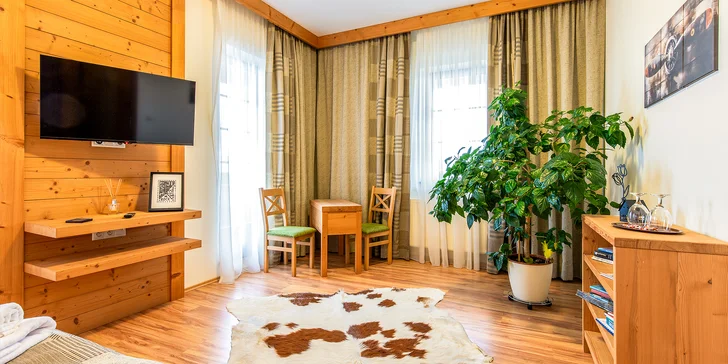 V ponuke nájdete rôzne typy izieb a apartmánov pre 2 až 5 hostí. Izba deluxe s balkónom.