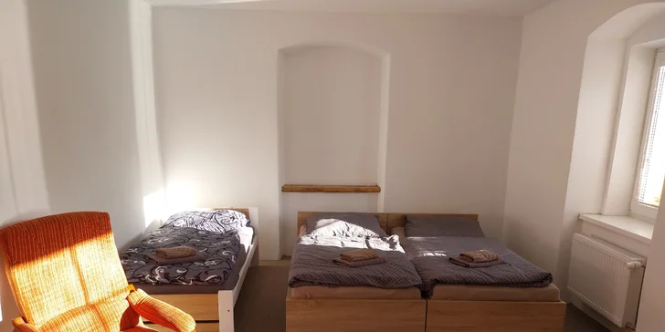 Každý apartmán disponuje plne vybaveným kuchynským kútom, vlastnou kúpeľňou s toaletou a televíziou.
