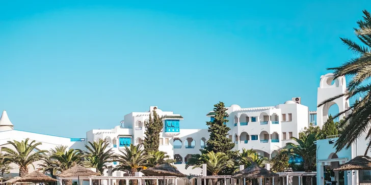 Hotel se pyšní 4 bazény, včetně dětského, venkovního, krytého a poloolympijského.