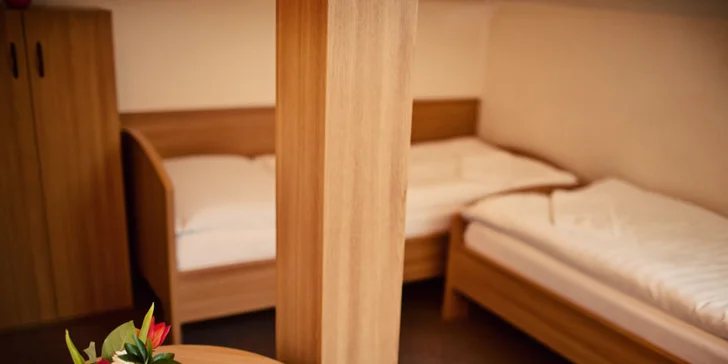 Bude na vás čekat dvoulůžkový pokoj s oddělenými lůžky, nebo manželskou postelí.