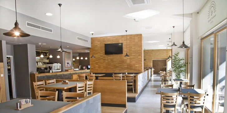Ve variantě se snídaní máte do restaurace Jihlavský parlament 20% slevu (platí během jedné návštěvy).