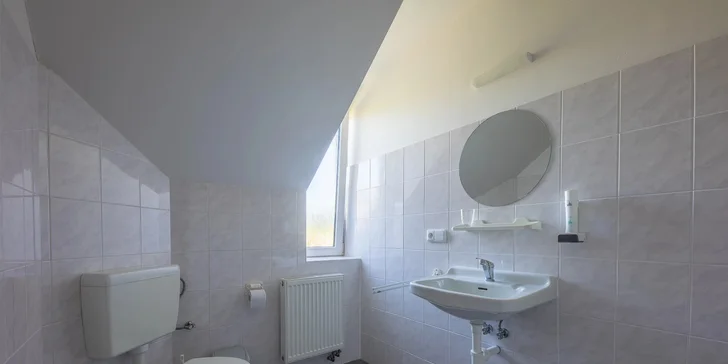 Samozřejmostí je vlastní koupelna s toaletou.