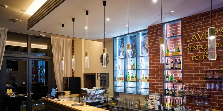 Na drink zájdite do lobby baru.