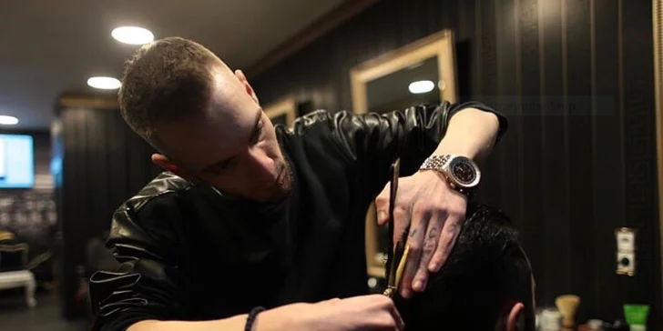 Barber shop Cosa Nostra najdete kousek od Staroměstského náměstí v Dlouhé ulici.
