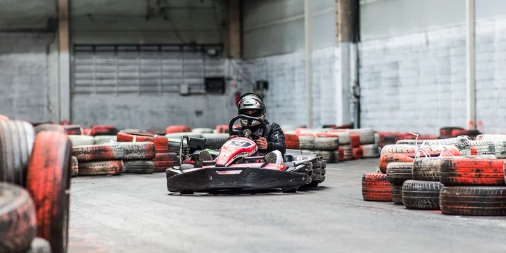 Adrenalínová jazda na motokárach vo Veľkom Šariši: 1 alebo 2 jazdy aj preteky s partiou pre 5 osôb