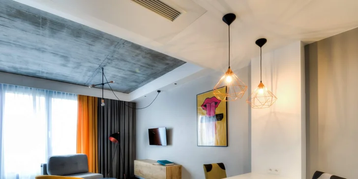 Apartmán má oddělenou ložnici a obývák.