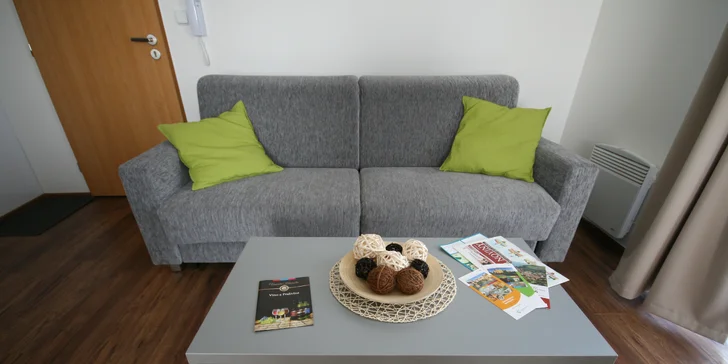 Oba apartmány, které jsou k dispozici, mají obývací pokoj a ložnici s manželskou postelí. 