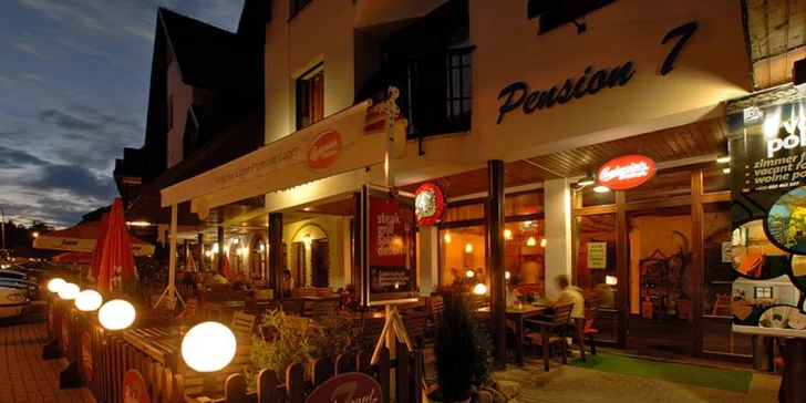 V místní restauraci si pochutnáte na polopenzi.