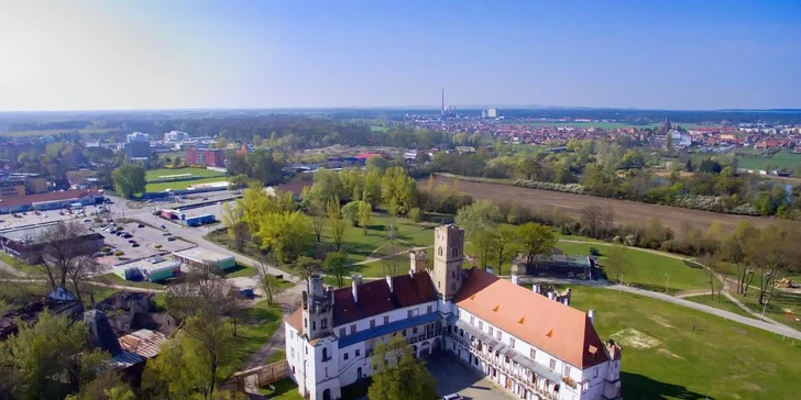 Stezka do Lednicko-valtického areálu vede přímo od penzionu.