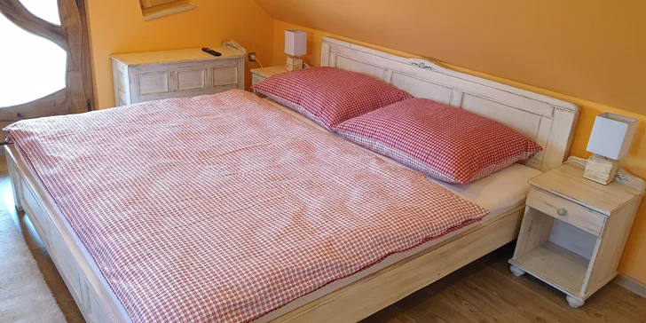 Na patře je ložnice...