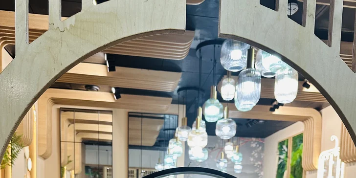 Nebo si zvolte rozšířenou variantu sushi menu se dvěma polévkami (thajskou a pikantní). 